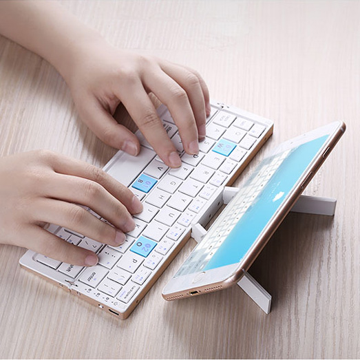 พับได้สามทบคีย์บอร์ดไร้สายบลูท - Gaming Keyboard Budget บทวิจารณ์และราคา